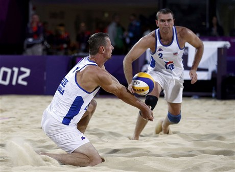 Beachvolejbalisté Bene a Kubala vypadli z olympijského turnaje. V pedkole play off podlehli Nmcm Erdmannovi s Matysikem