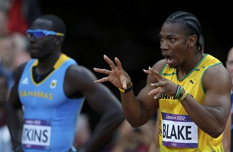 Jamajský stíbrný medailista ze sprintu na 100 metr Yohan Blake svého krajana Usaina Bolta pedil alespo gesty ped závodem