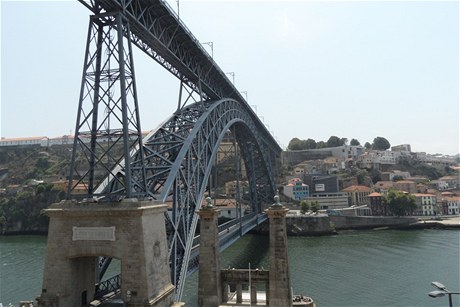 Ponte de Dom Luís I. - dole auta, nahoe metro.