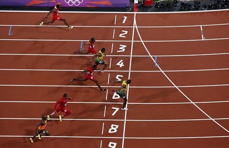 Usain Bolt dobhl do cíle jako první