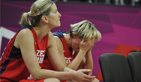 eské basketbalistky (Víteková a Horáková)