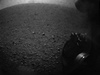 První z obrázk po pistání laboratoe Curiosity na Marsu.