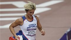 Barbora potáková po posledním hodu utíkala slavit zlatou medaili za svým pítelem