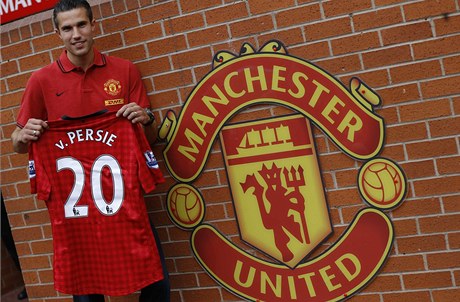 Robin van Persie je novým hráem Manchesteru United.