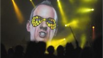 Britský hudebník Norman Cook vystupující pod pseudonymem Fatboy Slim zahrál v noci na sobotu 11. srpna na letišti v Panenském Týnci, kde se koná hudební Open Air Festival. | na serveru Lidovky.cz | aktuální zprávy