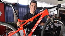 Jaroslav Kulhavý se zlatou olympijskou medailí. | na serveru Lidovky.cz | aktuální zprávy