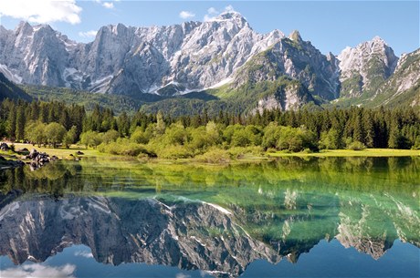 Jezera Laghi di Fusine v Itálii.