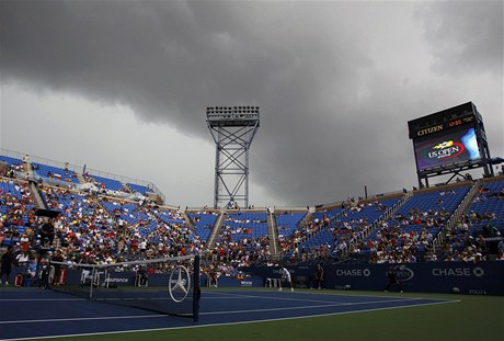 Tenisové US Open hned od prvních zápas komplikuje dé