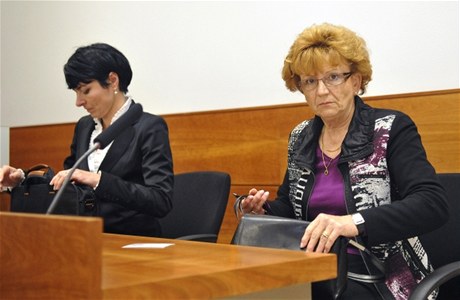 éfka plzeských alobc Marie Poláková (vpravo) a éfka unie alobc Lenka Bradáová u kárného soudu.