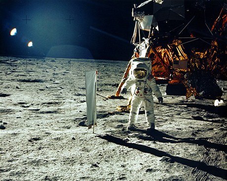Neil Armstrong na Msíci