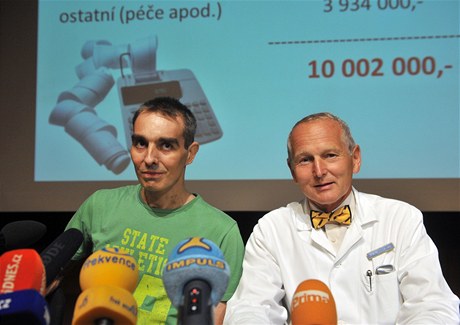 Léka Jan Pirk (vpravo) a jeho pacient Jakub Halík (vlevo).