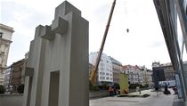 Sousoší Milana Knížáka se stěhuje od Veletržního paláce v Praze | na serveru Lidovky.cz | aktuální zprávy