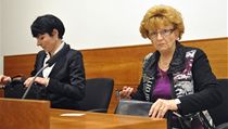Šéfka plzeňských žalobců Marie Poláková (vpravo) a šéfka unie žalobců Lenka Bradáčová u kárného soudu. | na serveru Lidovky.cz | aktuální zprávy