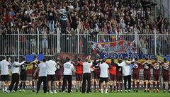 Jablonec - Sparta Praha. Hráči Sparty se zdraví s fanoušky na konci utkání | na serveru Lidovky.cz | aktuální zprávy