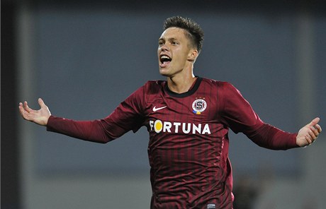 Autor prvního gólu Sparty Václav Kadlec se raduje