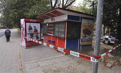 Na snímku z 8. záí je trafika v ulici Slovenského národního povstání v Havíov-umbarku, kde ml být panovaný alkohol nalezen. 