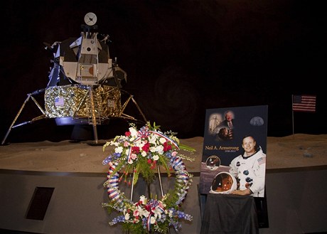 Poheb Neila Armstronga.