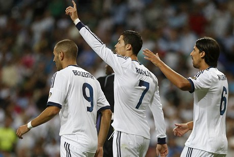 Fotbalisté Realu Madrid oslavují vítzství