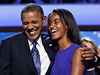 Barack Obama v objetí s dcerou Maliou krátce poté, co pijal nominaci.