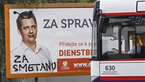 Na některých předvolebních plakátech pro prezidentské a krajské volby se v Olomouci objevila u hlav politiků tykadla. Ta, za která nastoupil do vězení řidič dopravního podniku Olomouce Roman Smetana. | na serveru Lidovky.cz | aktuální zprávy