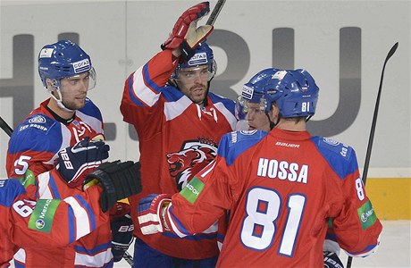 Utkání KHL: Lev Praha - Donck. Zleva Mathias Porseland, Jakub Klepi, Petr Vrána a Marcel Hossa z HC Lev Praha se radují z Klepiova gólu