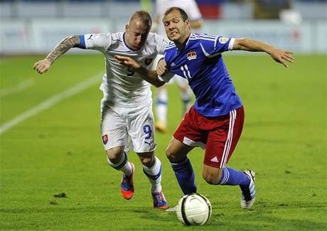 Slovenský fotbalista Miroslav Stoch a Franz Burgmeier z Lichtentejnska