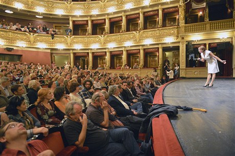  Ministryn kultury Alena Hanáková diskutovala 12. záí dopoledne v Praze se zástupci Národního divadla a Státní opery Praha.