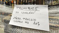 Oznámení o zákazu prodeje tvrdého alkoholu v jedné z prodejen v centru Prahy. | na serveru Lidovky.cz | aktuální zprávy