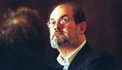 Salman Rushdie na návtv Prahy v roce 2001