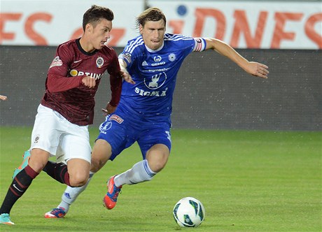 Sparta Praha - Sigma Olomouc. Zleva Václav Kadlec ze Sparty Tomá kerle z Olomouce