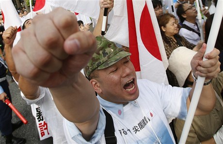 Japonci vbec poprvé demonstrovali proti "faistické a brutální" ín