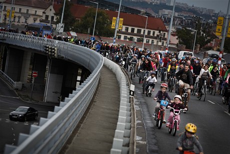 Sousedskou slavnost Zaít msto jinak 2012 odstartovala na Václavském námstí Velká podzimní cyklojízda. Podle odhad se jí zúastnilo okolo ty tisíc lidí. 