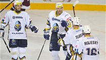 Sparta Praha - Rytíři Kladno. Tomáš Plekanec (vlevo) a Jaromír Jágr gratulují autorovi čtvrtého gólu Kladna Jiřímu Tlustému (zády) | na serveru Lidovky.cz | aktuální zprávy