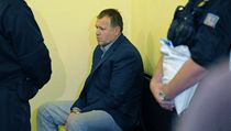 Odvolaný první náměstek ministra práce a sociálních věcí Vladimír Šiška 3. října dopoledne v chodbě Obvodního soudu pro Prahu 2. | na serveru Lidovky.cz | aktuální zprávy