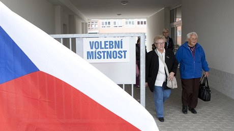 Volby 12. íjna v Hostivicích.