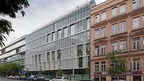 Na Radlické ulici objekt přirozeně vstupuje mezi dva hodně odlišné sousedy. | na serveru Lidovky.cz | aktuální zprávy