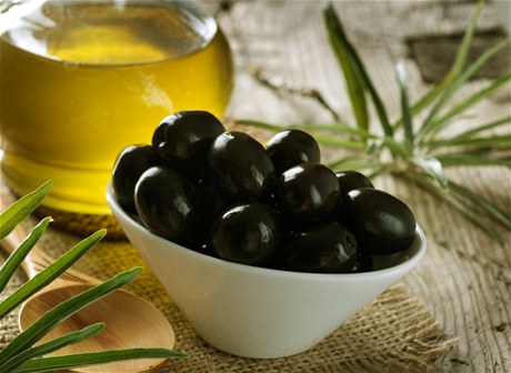 Lisování olivového oleje (ilustraní foto).