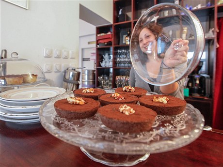 V Café Tungsram vám nabídnou nejen skvlé dezerty z cukráství Kokino, ale také vlastní malou dobrotu, ecký jogurt s oechy.