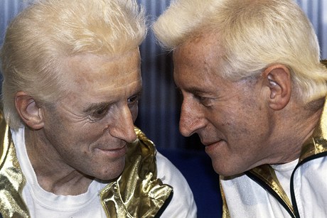 Jimmy Savile se svým voskovým 'dvojníkem'