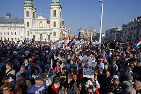 Statisíce odprc i stoupen Orbána vyly do ulic Budapeti