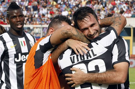 Hrái Juventusu oslavují branku