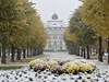 V Karlových Varech tém celou noc padal sníh a pomrn husté snení neustalo ani bhem dne.