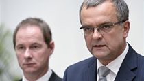 Ministr financí Miroslav Kalousek (vpravo) a poslanec Petr Gazdík vystoupili v Praze na tiskové konferenci strany TOP 09 a hnutí STAN. | na serveru Lidovky.cz | aktuální zprávy