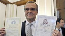 Ministr financí Miroslav Kalousek představil vánoční emisi státních spořících dluhopisů. | na serveru Lidovky.cz | aktuální zprávy