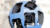 Krajinu kolem sebe nebude sledovat pouze Steve, ale i tento vychytaný fotoaparát navržený pro potřeby Google aplikace Street View. Celkem 15 objektivů zachycuje okolí v intervalu 2,5 vteřiny. | na serveru Lidovky.cz | aktuální zprávy