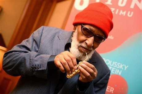 Saxofonista Sonny Rollins ped vystoupením v praské Lucern