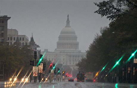 Sandy vtrhla do Washingtonu. 