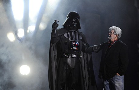 George Lucas s jednou ze svých nejznámnjích postav - Darthem Vaderem