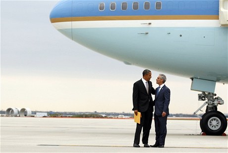 Starosta Chicaga Rahm Emanuel vítá Baracka Obamu 