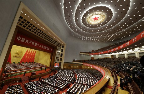 V Pekingu se v takzvaném Paláci lidu na námstí Tchien An-men sely tisíce delegát sjezdu Komunistické strany íny